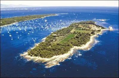 Situes  Cannes, en face de la pointe Croisette, les les de Lrins comptent deux les principales, spares par un chenal d'environ 800 mtres de large. Comment est appel ce bras de mer ?