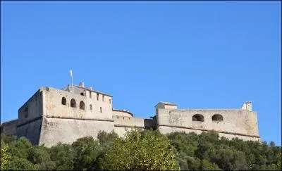 Sous le rgne de quel monarque franais a t construit le Fort Carr d'Antibes ?
