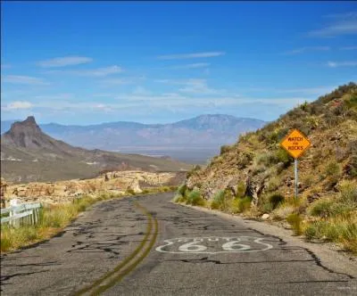 La Route 66 ( US Route 66) tait une route amricaine qui, entre les annes 1926 et 1985 aux tats-Unis, joignait Chicago (Illinois)  quelle ville de Californie ?