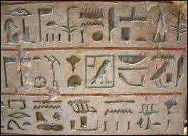 Par quel hiroglyphe le mot dieu est-il reprsent ?