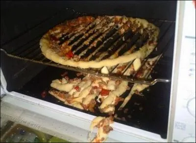 De Jean Yanne : Vivre seul, c'est prendre plaisir à manger du céleri rémoulade ...