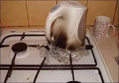 De Jacques Dutronc : Pour connaître l'âge d'une femme, il faut la voir ...