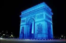 O se situe l'arc de triomphe ?