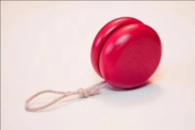 Trs en vogue dans les annes 60, ce jouet est considr comme l'un des plus anciens du monde. Quel est son nom ?