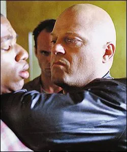 Dans "The Shield", comment s'appelle le policier qu'il a tué ?