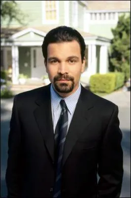 Dans la saison 4 de "Desperate Housewives" de quel handicap est-il atteint ?