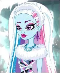 De quel garon Abbey repousse-t-elle les avances ?