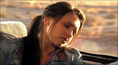 Que fait Emma aprs s'tre chappe de chez sa famille adoptive ?