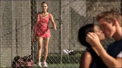 Aprs avoir gagn la partie de tennis contre Nisha, que dcouvre Emma ?