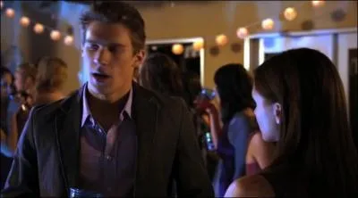 A la soire de Nisha, que fait Emma ?