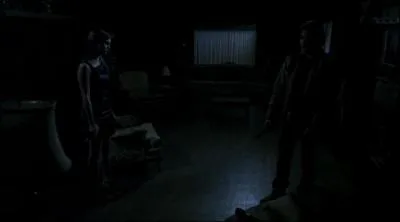 Dans la cabane, que font Emma et Ethan ?