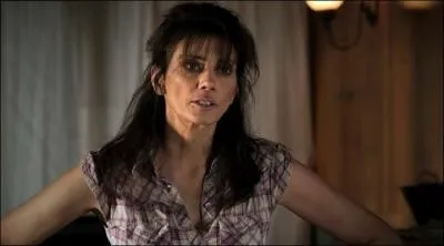 Qui est la mre adoptive d'Emma ?