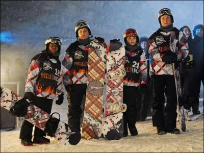 Passons aux manches chez les garons. A la premire manche, qui remporte la victoire ?