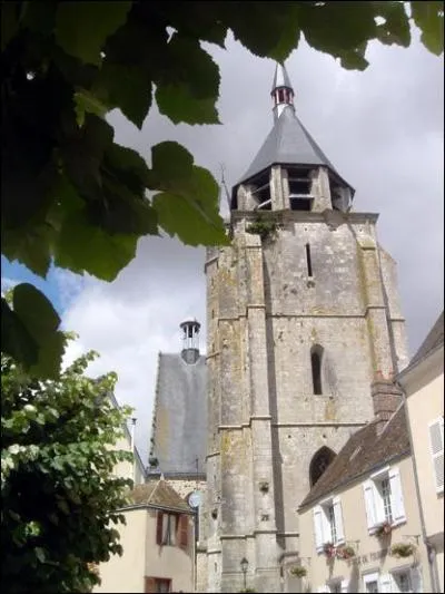 Quel crivain est li au village d'Illiers Combray prs de Chartres ?
