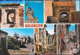 Avant de partir en promenade, je vous envoie une carte postale de Brianon. Cette ville fortifie par Vauban se situe en rgion ...