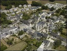 Nous survolons la ville Morbihannaise de Guern. Nous sommes donc dans le ciel de la rgion ...