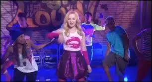 Sur quoi Liv montre-t-elle son clip  Maddie ?