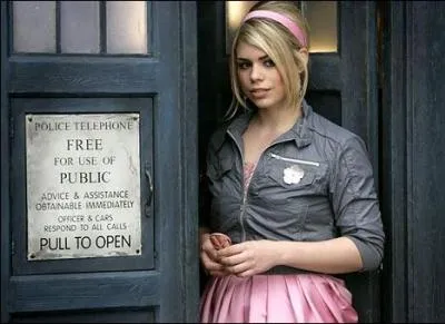 Qui est entr dans le TARDIS lorsque Rose tait la compagne du Docteur ?