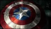 Quelle lettre est inscrite sur le masque de Captain America ?