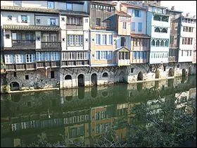 Comment se nomment les habitants de  Castres  ?