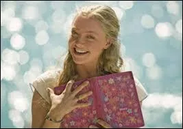 A qui appartient le journal intime que Sophie lit ?