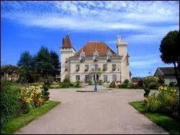 Ce chteau se trouve dans la commune Haut-Viennoise de Feytiat. Pour le voir, nous devons nous rendre en rgion ...