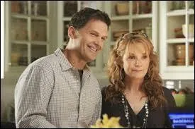 Qui sont les parents   adoptifs   de Bay ?