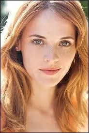 Comment est--elle devenue sourde ?