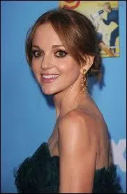 Avec qui sort Emma au dbut de la saison deux ?