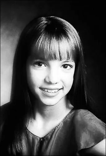 Qui est cette adolescente ?