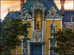 Encore une trs belle maison, toute en ornements architecturaux, et au toit d'ardoise, o vivent des animaux trs gts qui sont... ?