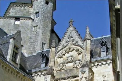 Quel est ce chteau de la Vienne, visible prs de Loudun, possdant une chapelle vritable chef-d'oeuvre de l'art gothique finissant (1444) ?