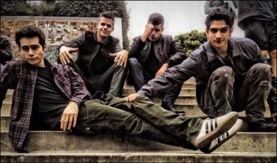 Qui n'est pas prsent sur la photo ?