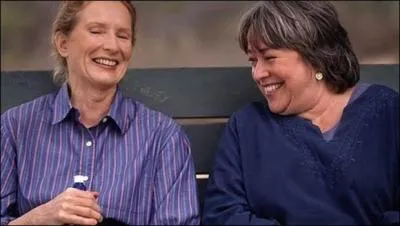 En compagnie de la précédente, voici une grande dame de la scène et de l'écran : vous avez reconnu "l'infirmière" de "Misery", non ? Sinon, attention ! Vous allez vous prendre un coup de...