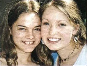 Qui sont ces deux filles ?