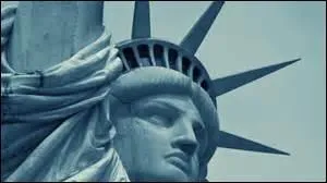 ''Liberté, en paroles, en musique 
Liberté, sous d'autres Amériques 
Liberté, être un danger public 
Un voyou romantique 
Liberté, loin des cris de la fête 
Liberté, de victoire en défaite 
Liberté, à en perdre la tête 
Libéré de t'avoir aimée''