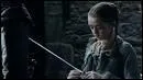 Comment se nomme l'pe d'Arya Stark ?