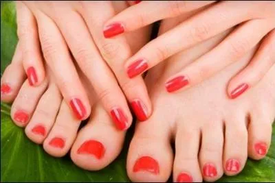 Mettre le mme vernis aux mains et aux pieds c'est...