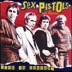 Aprs avoir copieusement insult un prsentateur de tl britannique en novembre 1977, le groupe punk The Sex Pistols vit son contrat rompu et ses concerts annuls.