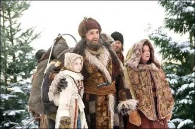 Philipp Pullman a cr les personnages de Lyra, Roger son ami et Lord Asriel son pre. Comment s'appelle la saga ?