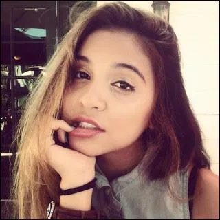 Elle a une petite sur, mais comment s'appelle-t-elle ?