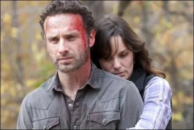 pisode 13. Rick a rvl qu'ils taient tous infects. Lori va le voir pour lui parler et il lui avoue avoir tu Shane. Qu'ajoute-t-il qui fait que Lori est compltement anantie ?