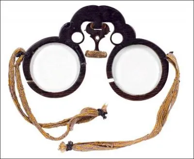 Comment appelle-t-on la partie arrondie qui relie les deux verres de ce trs joli modle japonais, trs pratique avec ses lanires de cuir passant derrire les oreilles ?