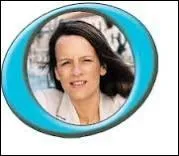 Comment s'appelle cette crivaine qui a crit   Molly Moon et le livre magique de l'hypnose  ?