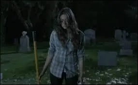 Dans la saison 3, pisode 1, o Emily se retrouve-t-elle aprs que les filles se soient endormies ?