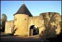 Surnomme  la Carcassonne lorraine  cette cit au coeur du  Pays des trois frontires  est entoure d'une enceinte de 700m datant du XVe sicle. Quel est ce village class parmi les plus beaux de France ?