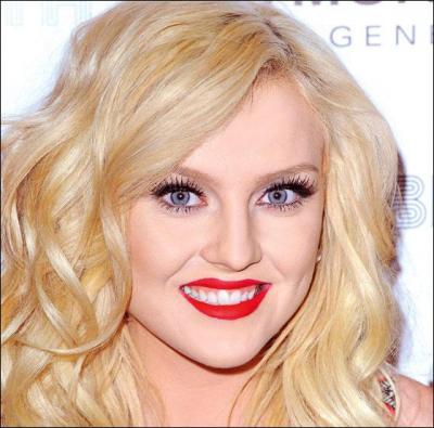 Dans quel groupe figure la belle blonde ?