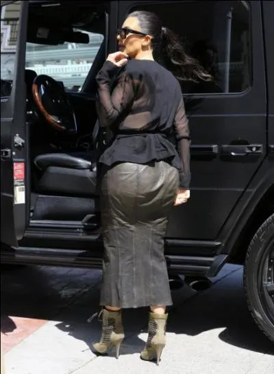 Ae, ae, ae, a fait mal... de voir ceci. Quelle erreur a commise ici Kim Kardashian, qui pourrait d'ailleurs presque figurer  toutes les questions ?