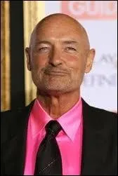 Wahou ! C'est bien la peine d'tre sorti de Lost, pour retourner dans La fivre du samedi soir ! Reconnaissez-vous cet acteur, Terry O'Quinn, c'est lui qui, avant de se perdre sur l'ile, tait dans X Files... ?