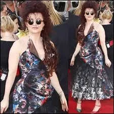 On l'aime bien pour son ct toujours dcal et trs anglais, Helena Bonham-Carter, mais l, c'est un peu rat, non ? Helena est une grande actrice anglaise, qui a jou les classiques, mais qui est aussi connue pour cette grande cingle de... ?